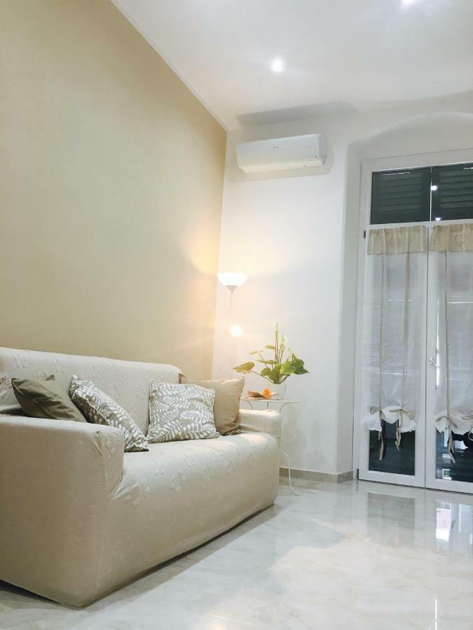 Queen Chic Apartment ลาสเปเซีย ภายนอก รูปภาพ