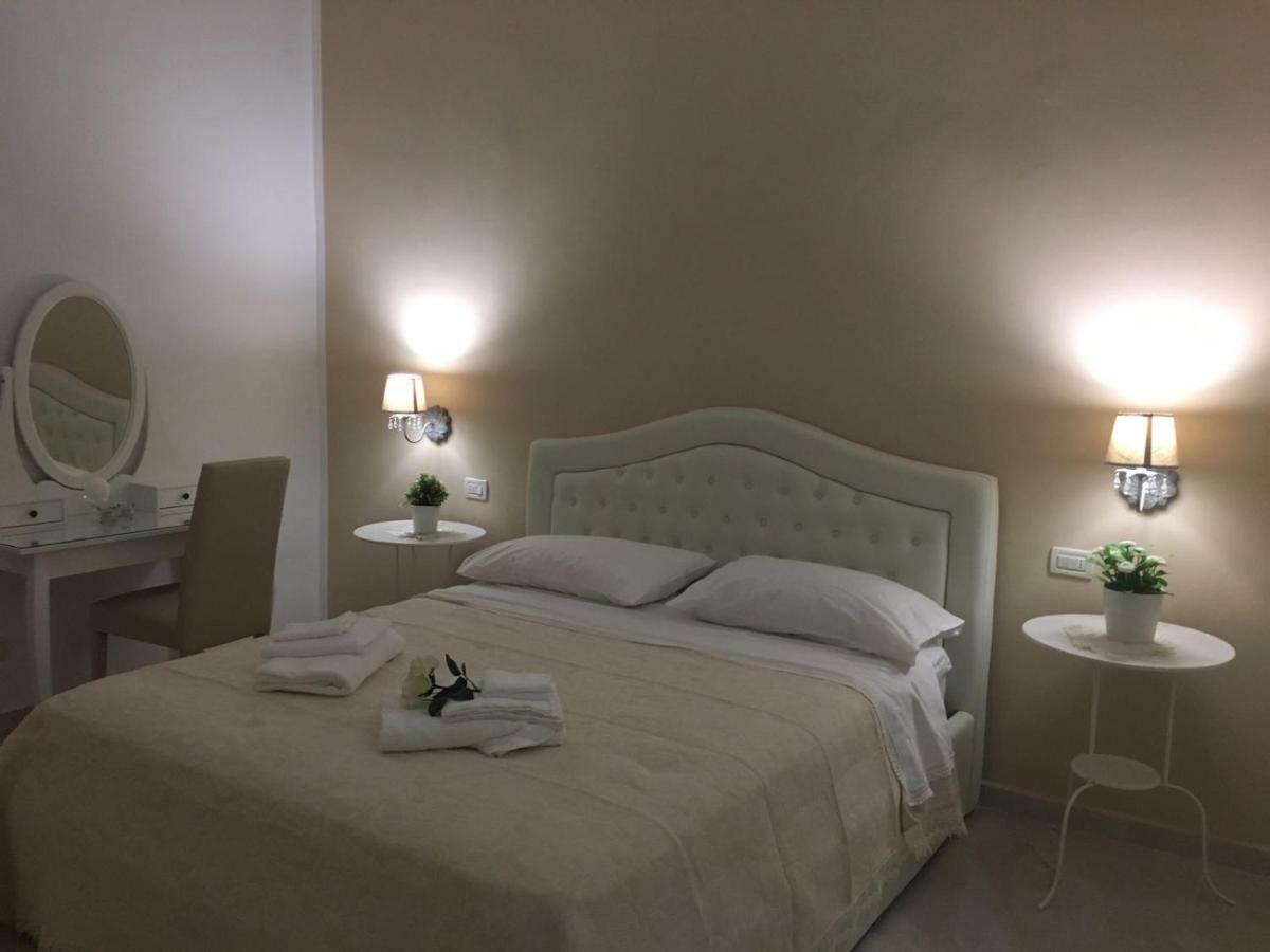 Queen Chic Apartment ลาสเปเซีย ภายนอก รูปภาพ