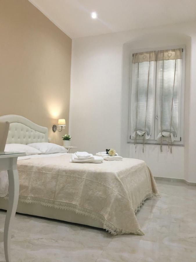 Queen Chic Apartment ลาสเปเซีย ภายนอก รูปภาพ